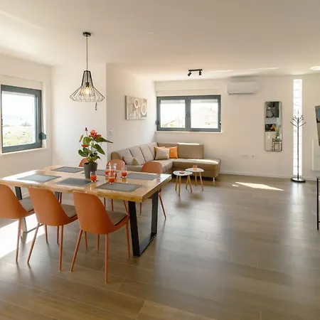 Βίλα Pava Ζαντάρ